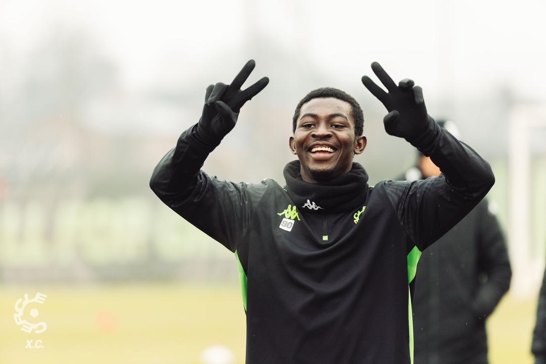 Portrait d'Emmanuel Kakou en tenue du Cercle Brugge