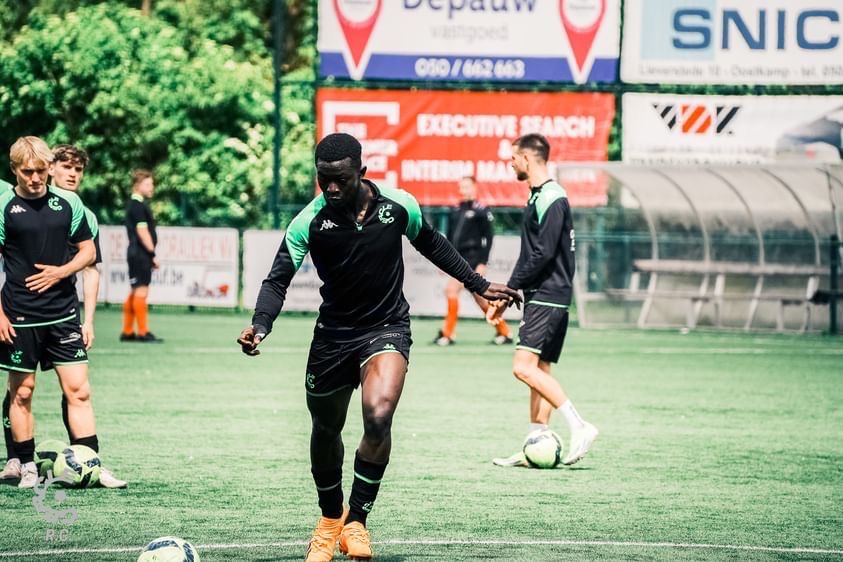 Emmanuel Kakou en action défensive