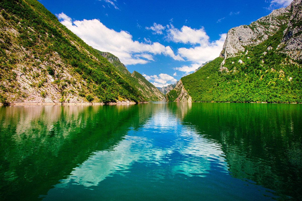 Koman Lake scenic view with mountains