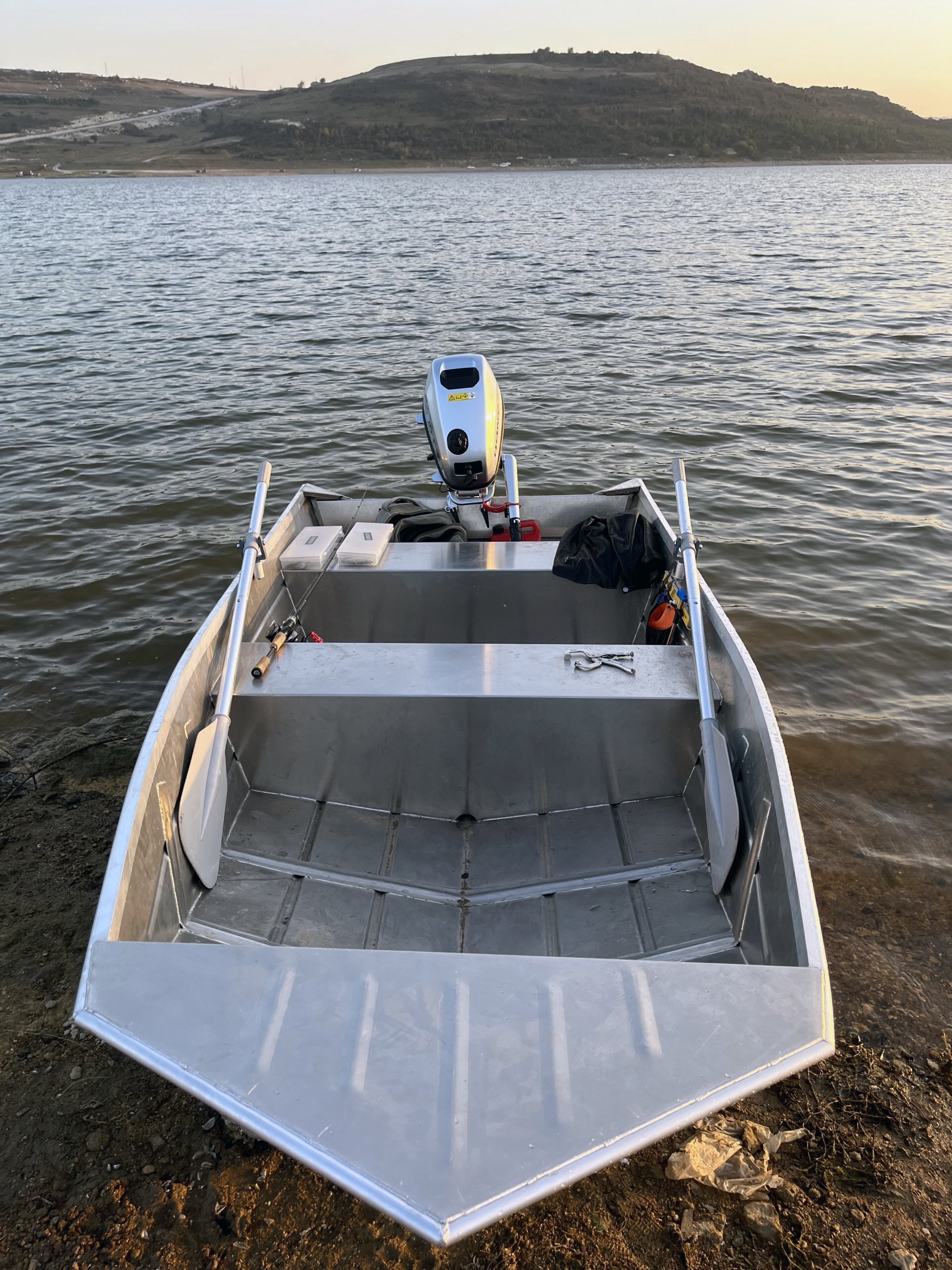 ARSİMED tekne detaylı iç görünüm - motor ve oturma bölümü