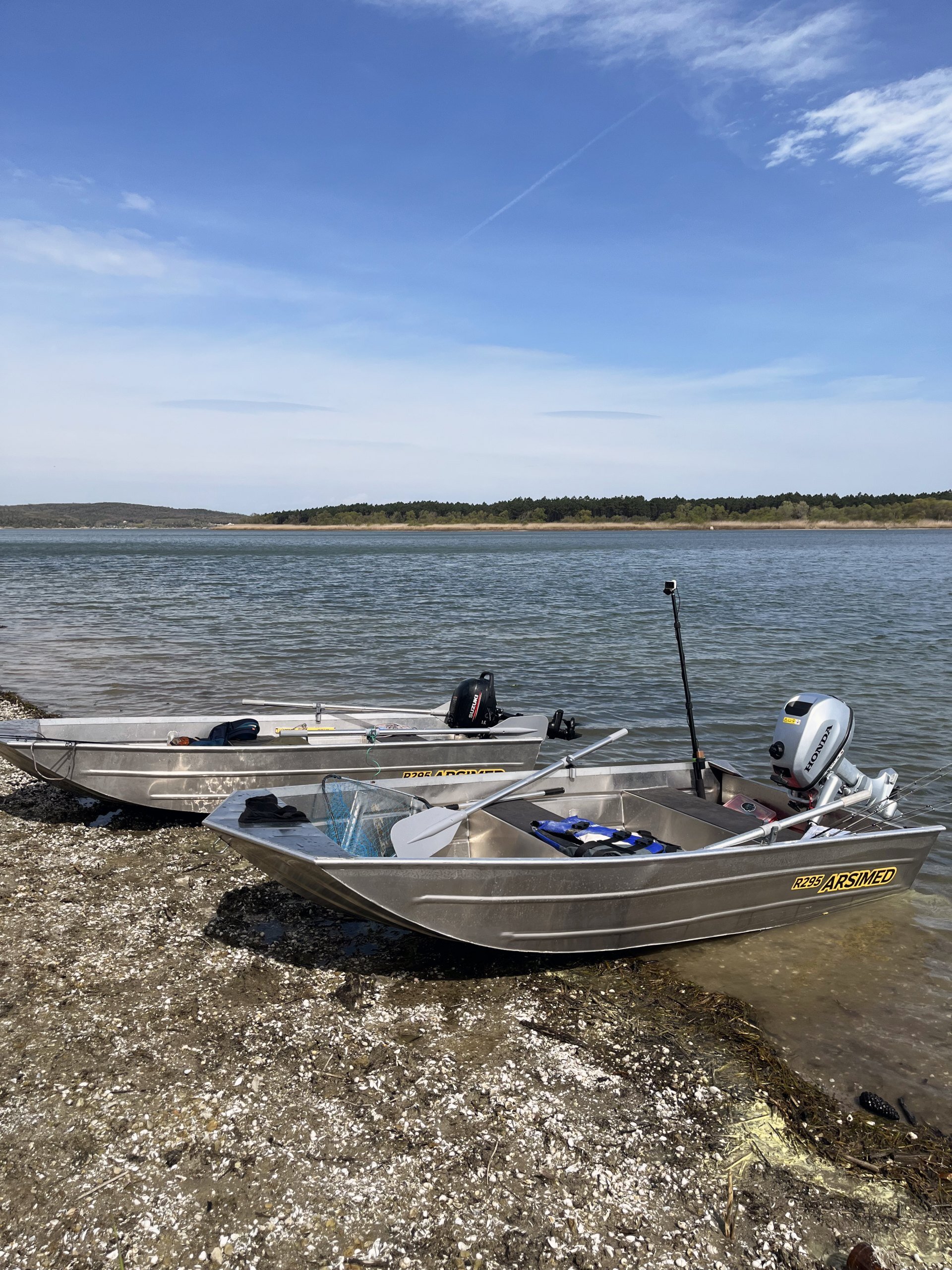 ARSİMED tekne gün batımında açık su üzerinde