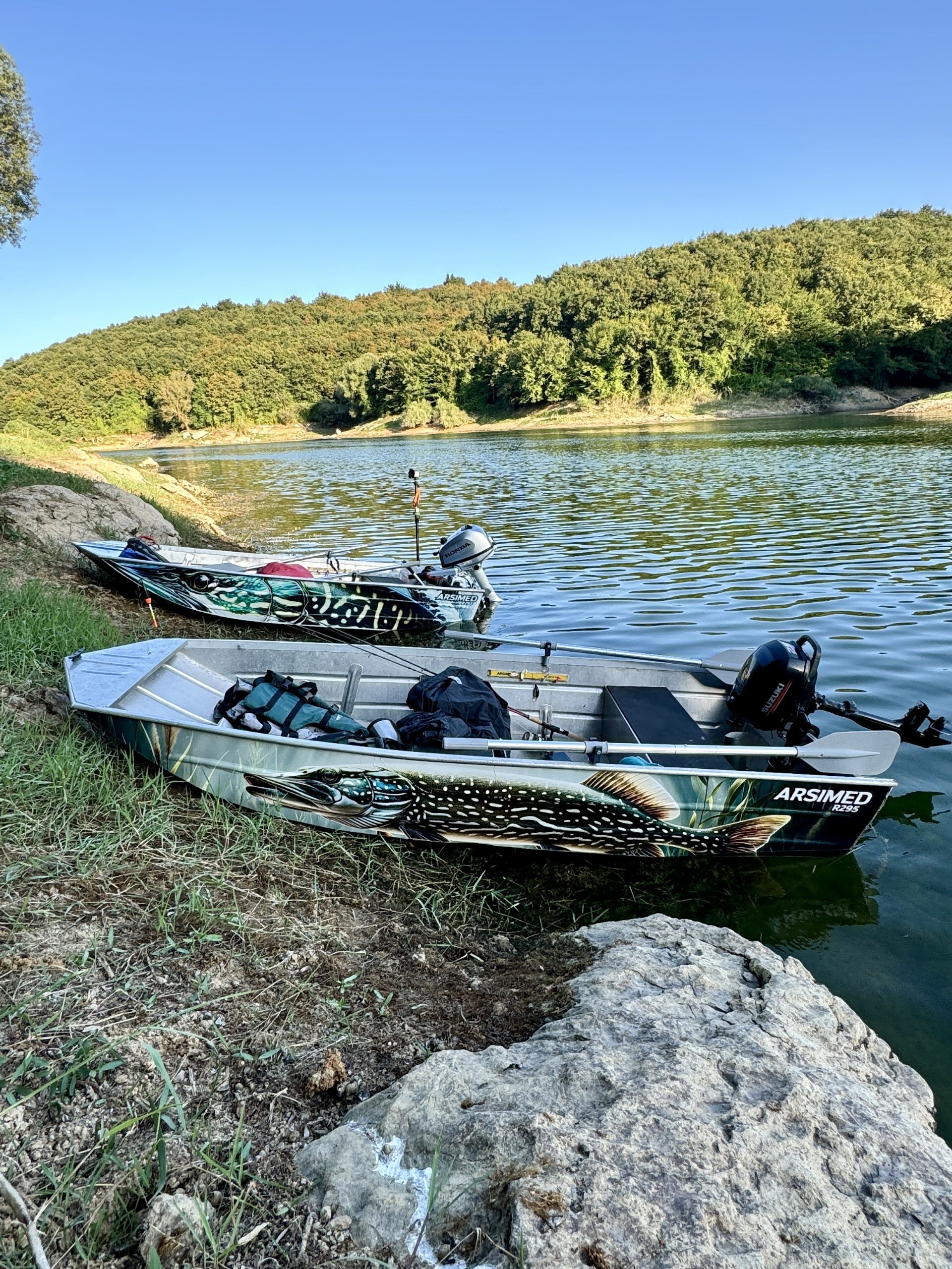 ARSİMED alüminyum tekne yandan görünüm - göl üzerinde