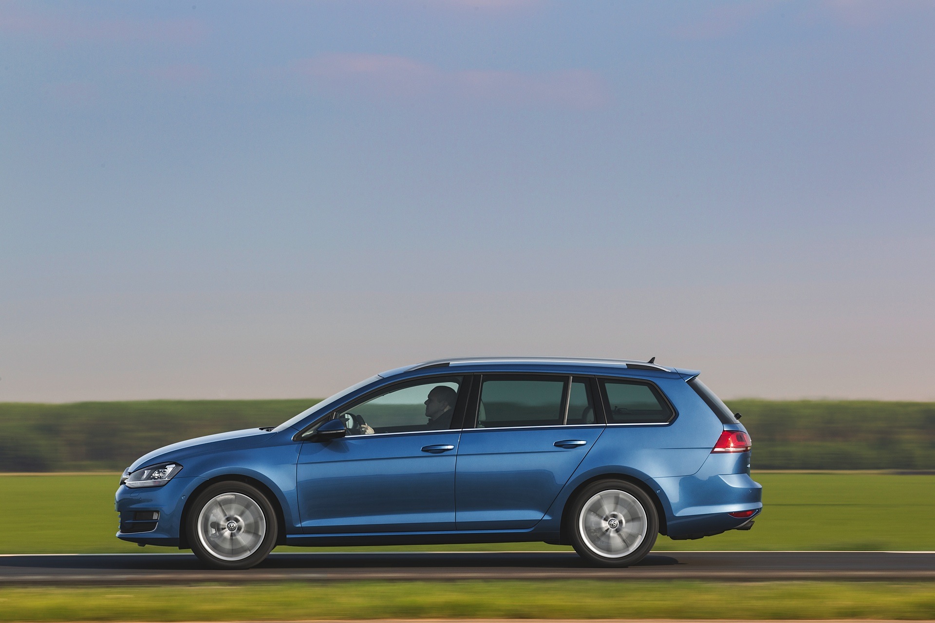 Option A: Volkswagen Golf VII 1.5 TSI Variant
